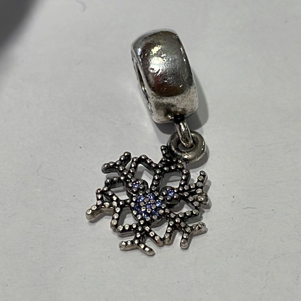 791467CFL Retired Pandora Disney Mickey Mouse Logo snowflake charm